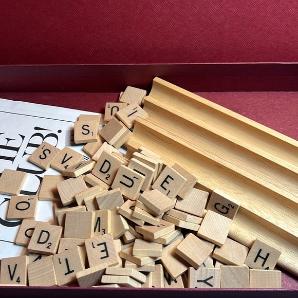 Vintage Scrabble Game by Selchow & Righter Co, 100 Tiles, Board, 4 Trays - Picture 3 of 7